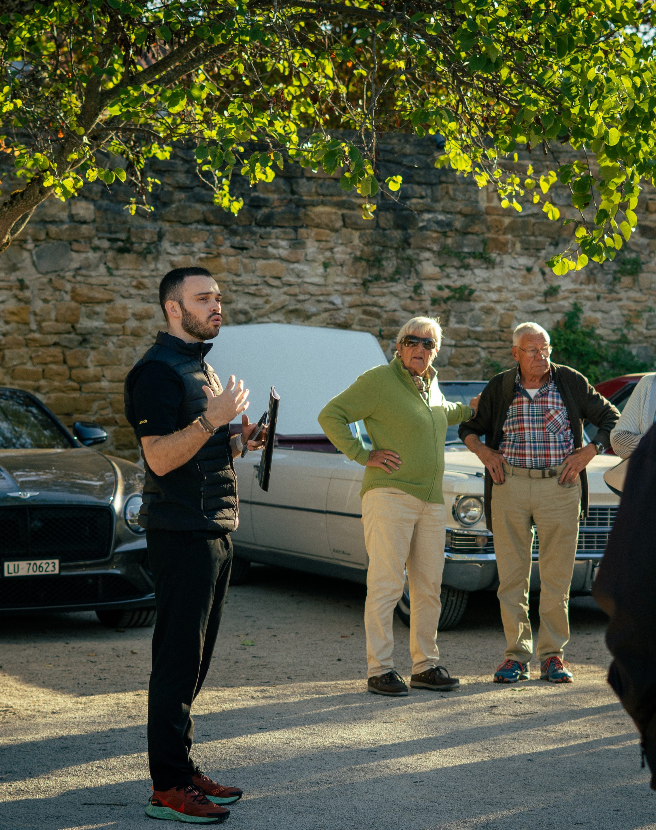 group-driving-tour-staff-thomas