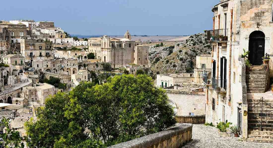 southern-italy-step-2-basilicata (1) matera-streets-village